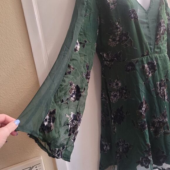 J.O.A. Los Angeles Green Floral Dress with bell sleeve and sheer insets - Picture 5 of 8